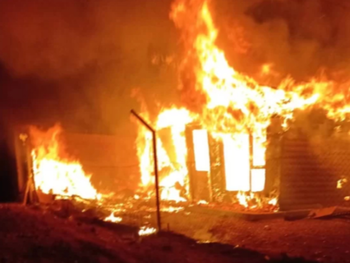 Los abuelos le compraron la casa y en medio de la mudanza, se le incendió: perdió todo.