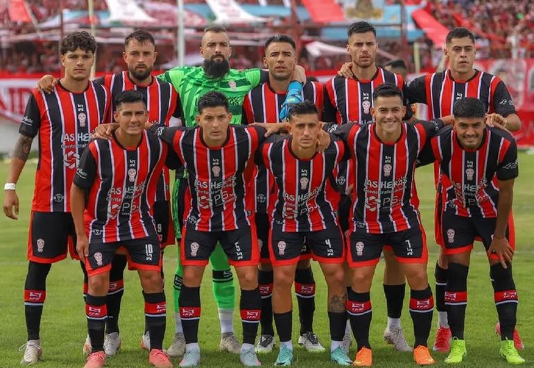 Huracán Las Heras es uno de los dos clubes involucrados en el tema. Uno de estos futbolistas no sigue.&nbsp;