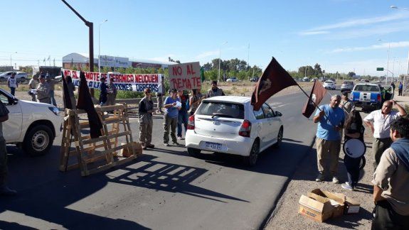 Ceramistas hicieron una volanteada sobre la Ruta 7