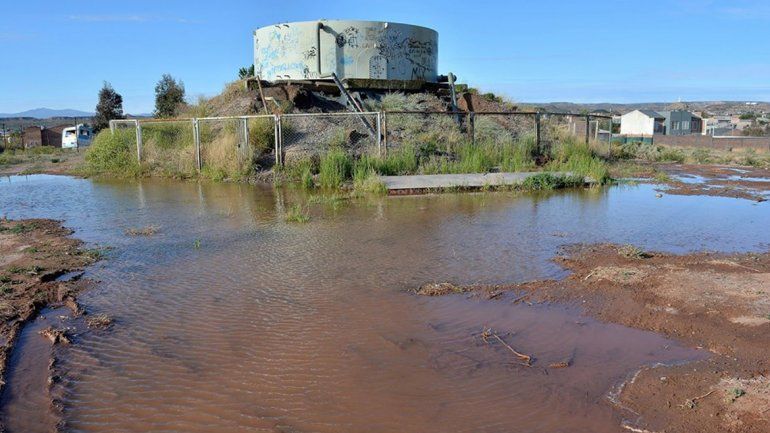 Multan a YPF por un gran derrame de agua en Rincón de los Sauces