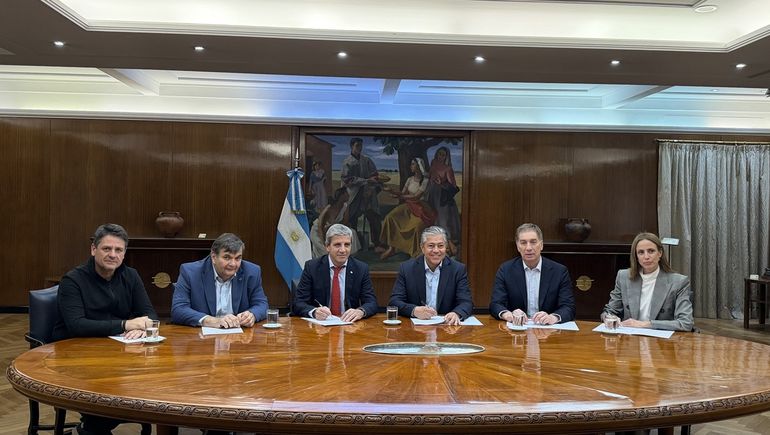 Rolando Figueroa junto a Gaido