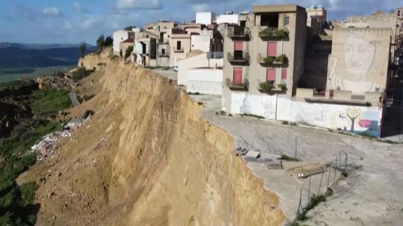 Niscemi, la ciudad de Italia que quedó al borde de un precipicio: cómo llegó a esa situación límite | LM Neuquen Niscemi, la ciudad de Italia que quedó al borde de un precipicio: cómo llegó a esa situación límite