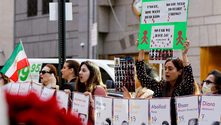 Acusaron al Gobierno de Irán de asesinar a 44 niños