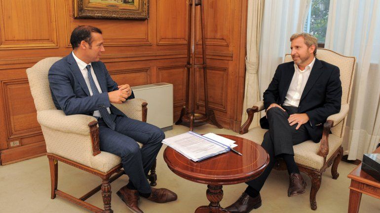 El gobernador Omar Gutiérrez junto al ministro Rogelio Frigerio.