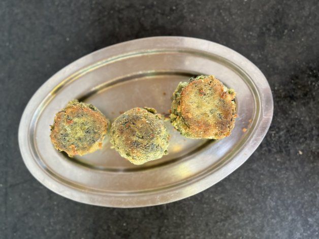 Bombas de acelga y queso. Rico y económico para disfrutar cocinando en casa. Bombas de acelga y queso. Rico y económico para disfrutar cocinando en casa.