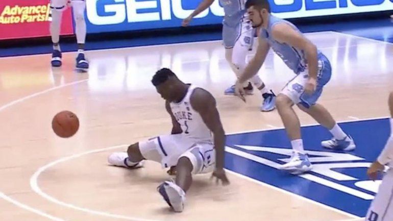 Se le reventó la zapatilla en pleno partido y su futuro en la NBA es incierto