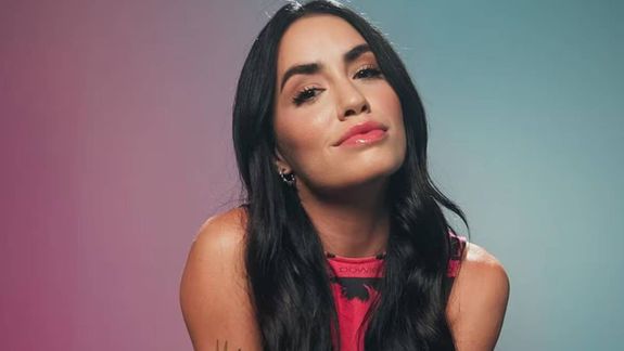 Lali Esposito blanqueó por qué ella está en contra de las cirugías