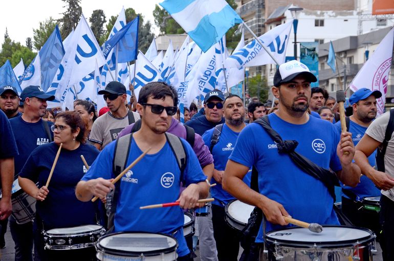 Una de las marchas de la CGT Neuquén contra el gobierno nacional. Una de las marchas de la CGT Neuquén contra el gobierno nacional.