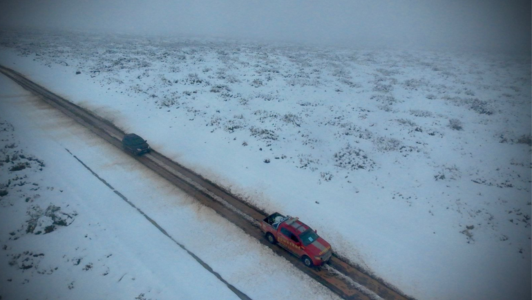 Durante la intensa nevada: el video del rescate vehicular que realizaron Bomberos Voluntarios de Buta Ranquil