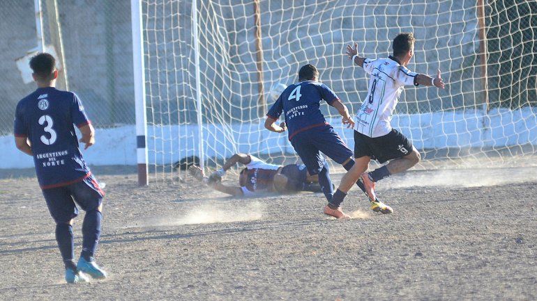A Jeldres le quedó una sola en todo el segundo tiempo y la mandó a guardar para poner el empate en uno