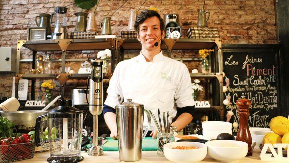 Pedro Lambertini cocina en Bodega Schroeder