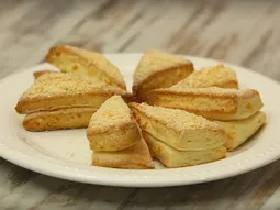 Scones de queso con sólo 5 ingredientes para los mates de la tarde: se hacen en 25 minutos Scones de queso con sólo 5 ingredientes para los mates de la tarde: se hacen en 25 minutos