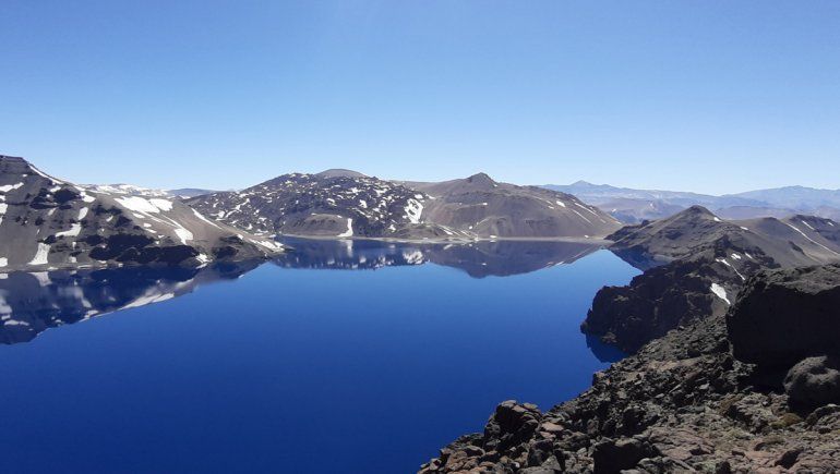 Alerta amarilla en un volcán chileno ubicado en el límite con Neuquén