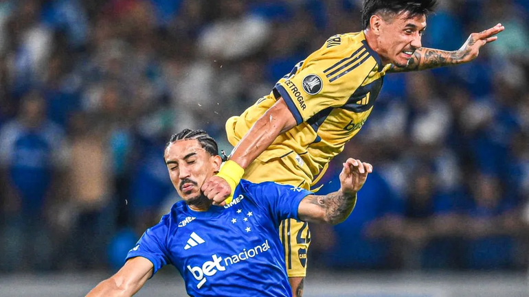 No se vio en la TV: el polémico y reprobable gesto de un jugador de Cruzeiro antes de la expulsión de Bareiro.