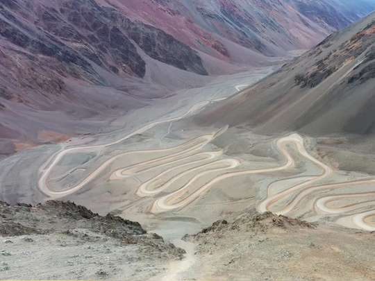 La ampliación de Veladero incorpora nuevas plataformas de lixiviación para procesar más mineral en menos tiempo.