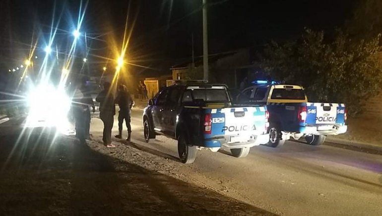 La Policía logró detener la marcha del Chevrolet Astra en el que circulaba la pareja, tras una larga persecución.