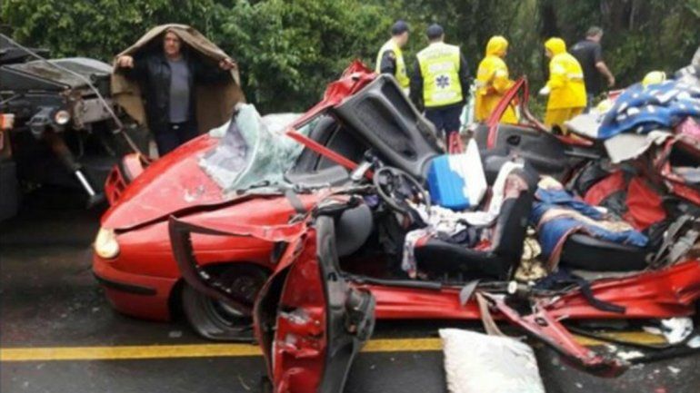 Tres argentinos murieron aplastados por un container en Florianópolis