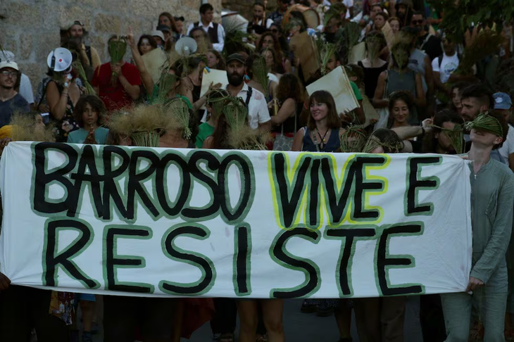 Manifestación contra la mina de litio en Covas do Barroso (Portugal), en agosto de 2024, en una imagen cedida por Carla Gomes. Foto: El País Manifestación contra la mina de litio en Covas do Barroso (Portugal), en agosto de 2024, en una imagen cedida por Carla Gomes. Foto: El País