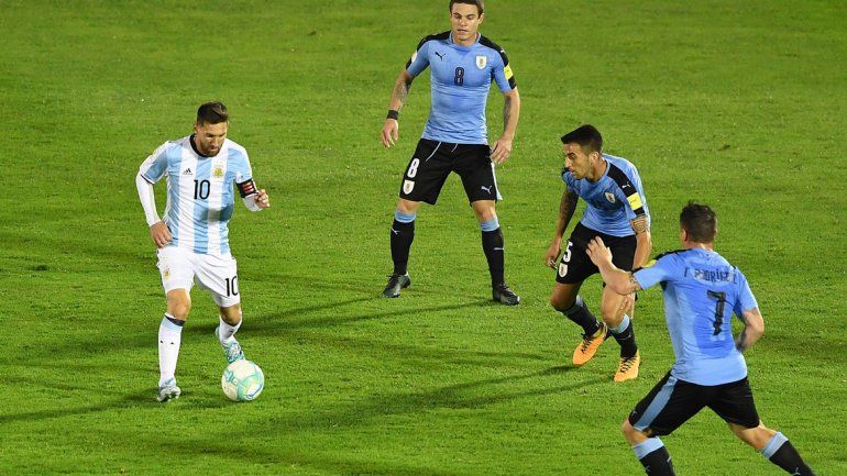 Con Messi solo no alcanza para ir a Rusia