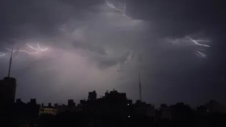 El SMN elevó un alerta meteorológico por tormentas para este lunes. | LM Neuquen El SMN elevó un alerta meteorológico por tormentas para este lunes.