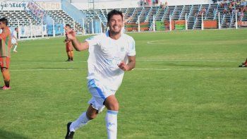 el parquero que brilla en el verde cesped de alianza el parquero que brilla en el verde cesped de alianza