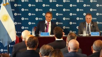 Daniel Scioli junto al presidente del BNA en el lanzamiento del programa turístico de beneficios.