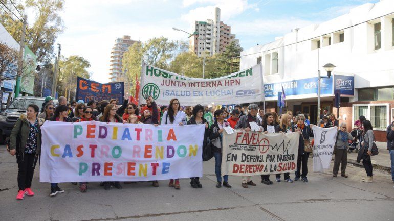 Los trabajadores se manifestaron ayer en las puertas del Castro Rendón.&nbsp;