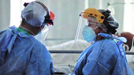 Actualmente hay 4.219 internados en unidades de terapia intensiva.