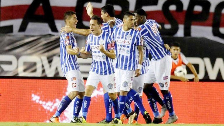 El Tomba sorprendió a River y le ganó con claridad y de visitante.