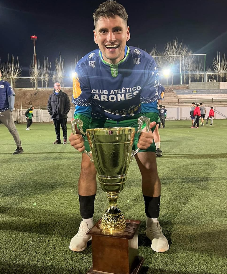 Gonzalo Fleming es el capitán de Maro. Gonzalo Fleming es el capitán de Maro.