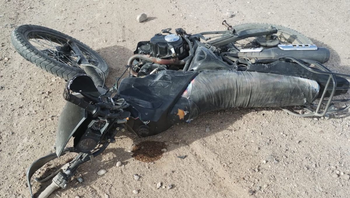 Un motociclista sufrió graves heridas tras un fuerte choque contra un camión cisterna