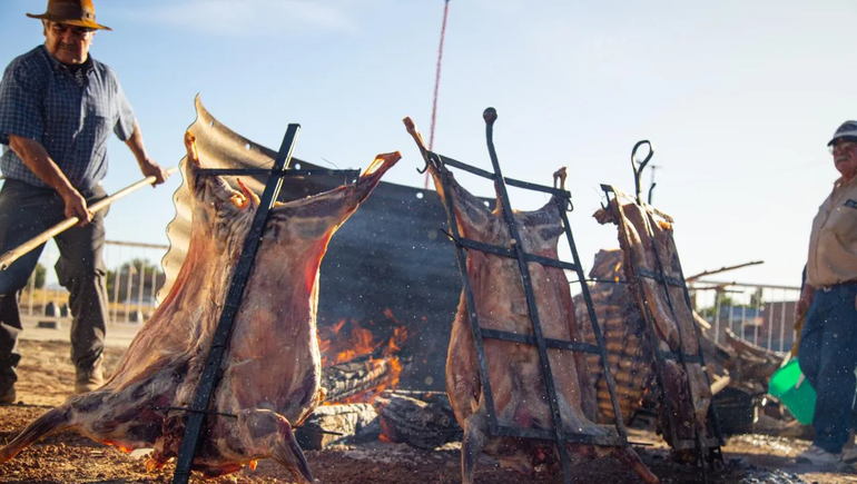 Zapala: con alojamientos completos y más de 75 equipos, comienza el campeonato de asadores