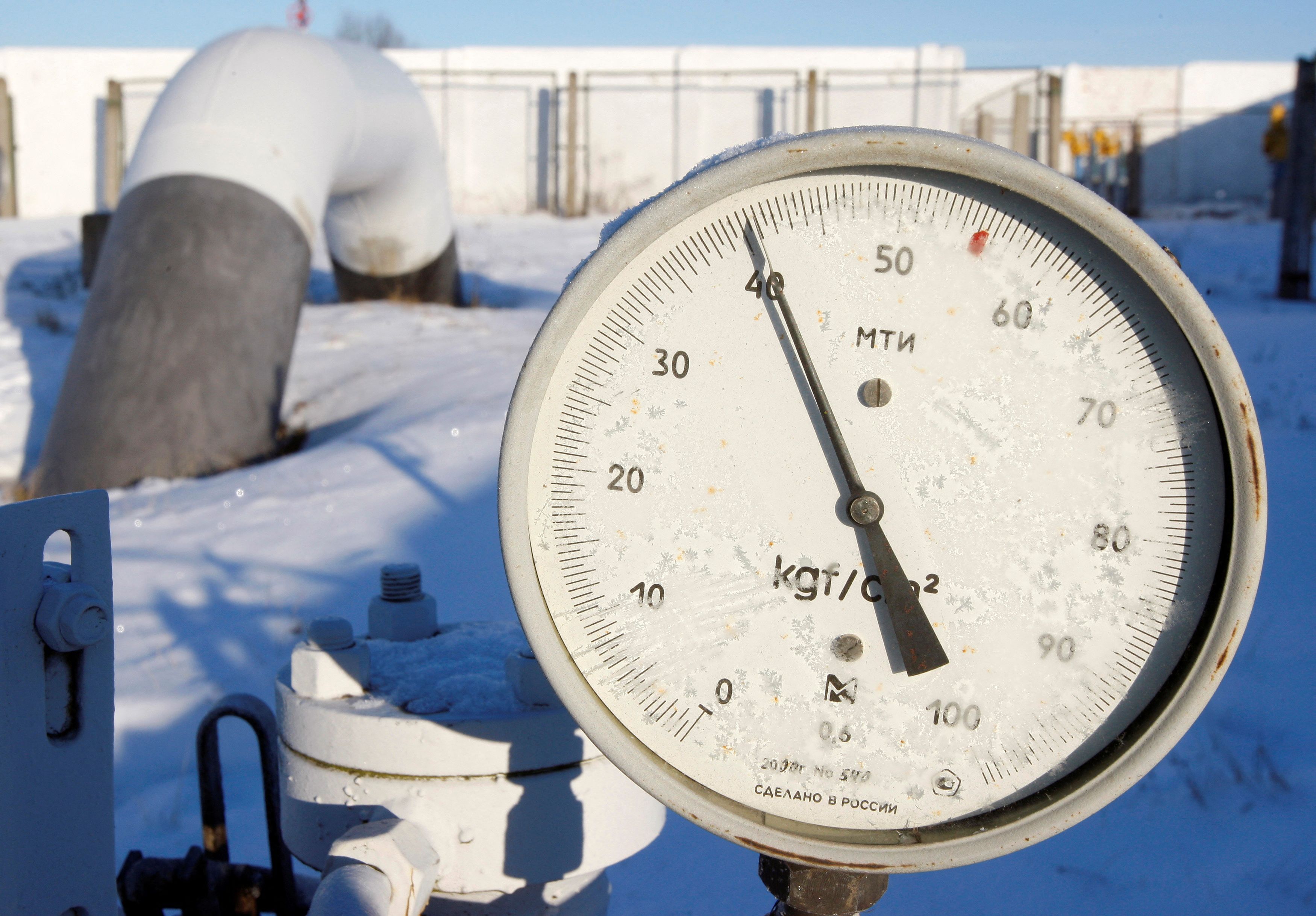 FOTO DE ARCHIVO: Una estación de compresión de gas ucraniana en el pueblo de Boyarka, cerca de la capital, Kiev, 2 de enero de 2009. REUTERS/ Gleb Garanich
