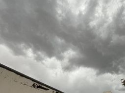 La tormenta y el granizo se hicieron presentes en Cipolletti y alrededores. La tormenta y el granizo se hicieron presentes en Cipolletti y alrededores.