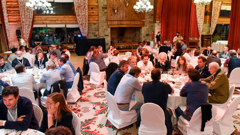 Empresarios, científicos y emprendedores reunidos en el Foro Llao Llao. Foto: LMN. Empresarios, científicos y emprendedores reunidos en el Foro Llao Llao. Foto: LMN.