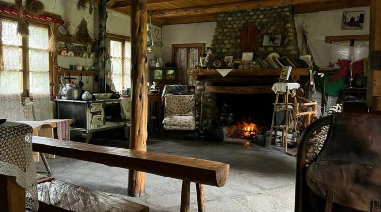 La Casa del Abuelo, donde la nieta del colono galés que participó en la fundación de Trevelin cuenta la historia del valiente caballo Malacara. La Casa del Abuelo, donde la nieta del colono galés que participó en la fundación de Trevelin cuenta la historia del valiente caballo Malacara.