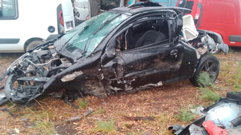 Como consecuencia del accidente, las dos mujeres que viajaban como acompañantes resultaron con lesiones. Como consecuencia del accidente, las dos mujeres que viajaban como acompañantes resultaron con lesiones.