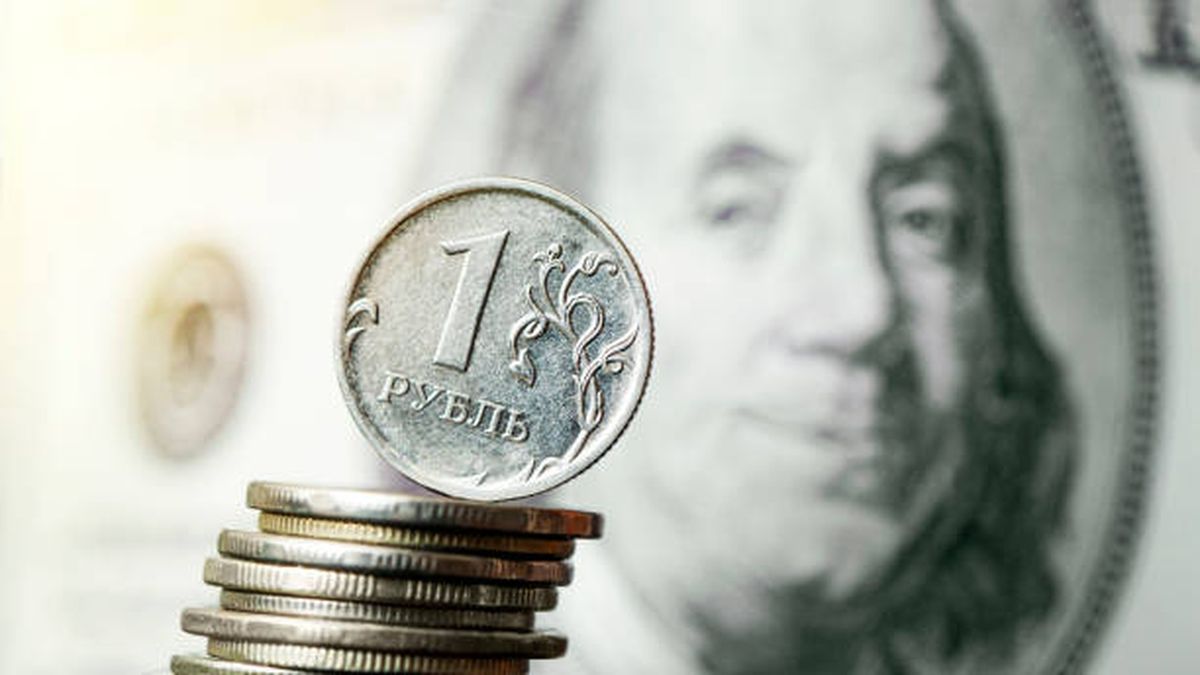 la-moneda-rusa-toc-los-100-rublos-por-d-lar