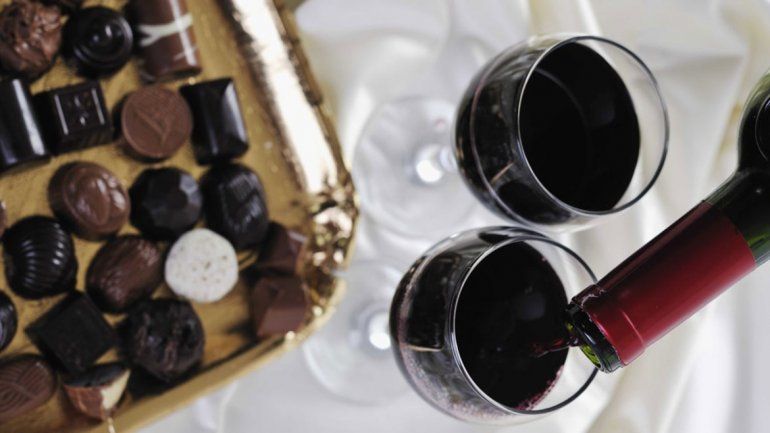 El vino tinto y el chocolate ayudan a vivir más tiempo