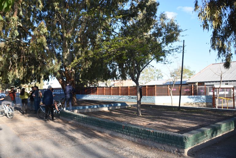 CPEM 40: tras los disparos, articulan con la Subsecretaría de Seguridad