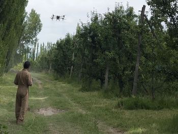 El sector de la manzana y la pera reclamó una normativa más flexible, autorizaciones más ágiles y mayor apoyo a la innovación para garantizar la competitividad de la producción europea. El sector de la manzana y la pera reclamó una normativa más flexible, autorizaciones más ágiles y mayor apoyo a la innovación para garantizar la competitividad de la producción europea.