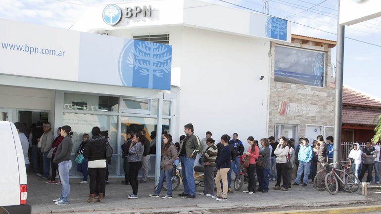 Comienza el cronograma de pagos de los estatales