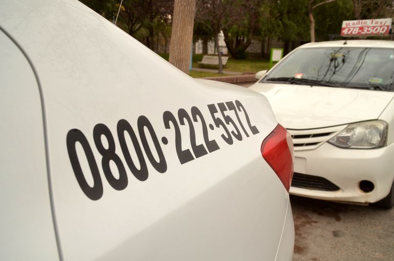 Insólito: un 0800 para quejas por los taxis está ligado al teléfono fijo de un vecino