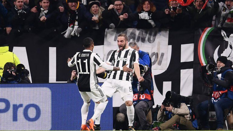 El Kun sigue de racha con el City. El Pipita mojó por duplicado para la Juve.