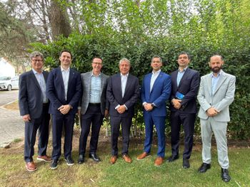 El gobernador de Neuquén, Rolando Figueroa, se reunió con directivos de Continental Resources. El gobernador de Neuquén, Rolando Figueroa, se reunió con directivos de Continental Resources.