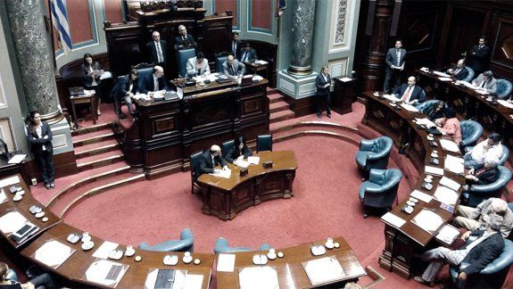 Uruguay cobrará un impuesto a los sueldos públicos