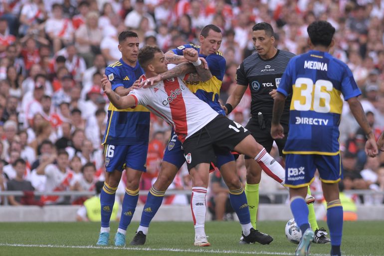 Quién será el árbitro del Superclásico y qué antecedentes tiene con Boca y River