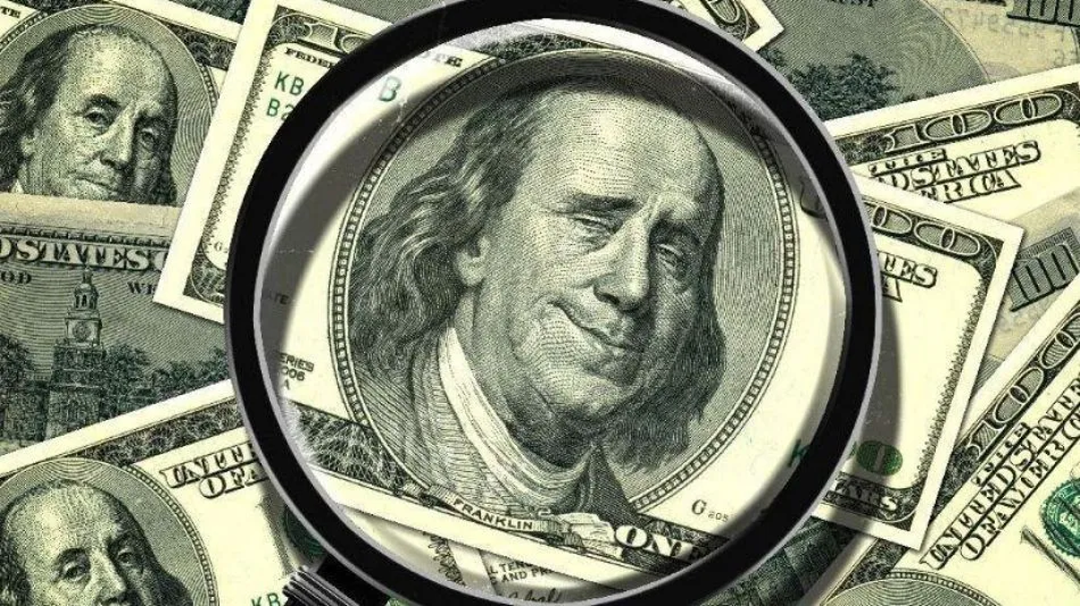 El dólar...sigue siendo un imán para los pequeños inversionistas que quieren resguardar sus ahorros.