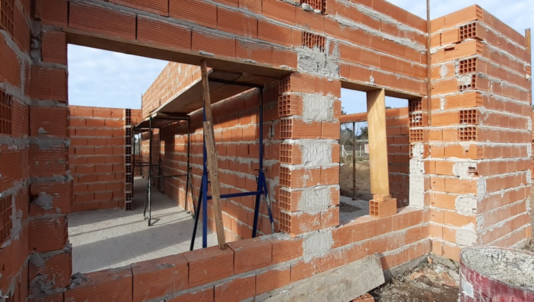 Figueroa anunció créditos hipotecarios para construir y ampliar la vivienda