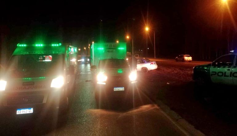 El conductor perdió el control del rodado y terminó chocando contra un camión. El conductor perdió el control del rodado y terminó chocando contra un camión.